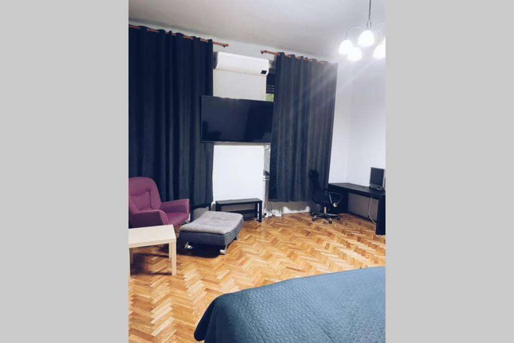 ☆Modern High Ceiling Apartment - Heart Of The City Oradea Eksteriør billede