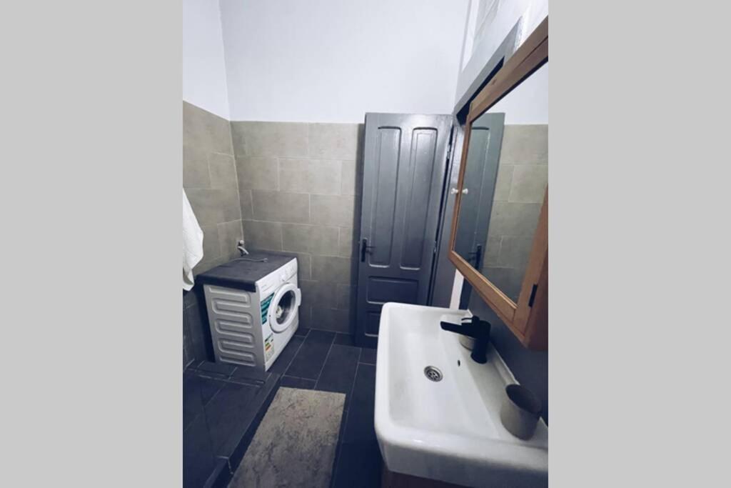 ☆Modern High Ceiling Apartment - Heart Of The City Oradea Eksteriør billede