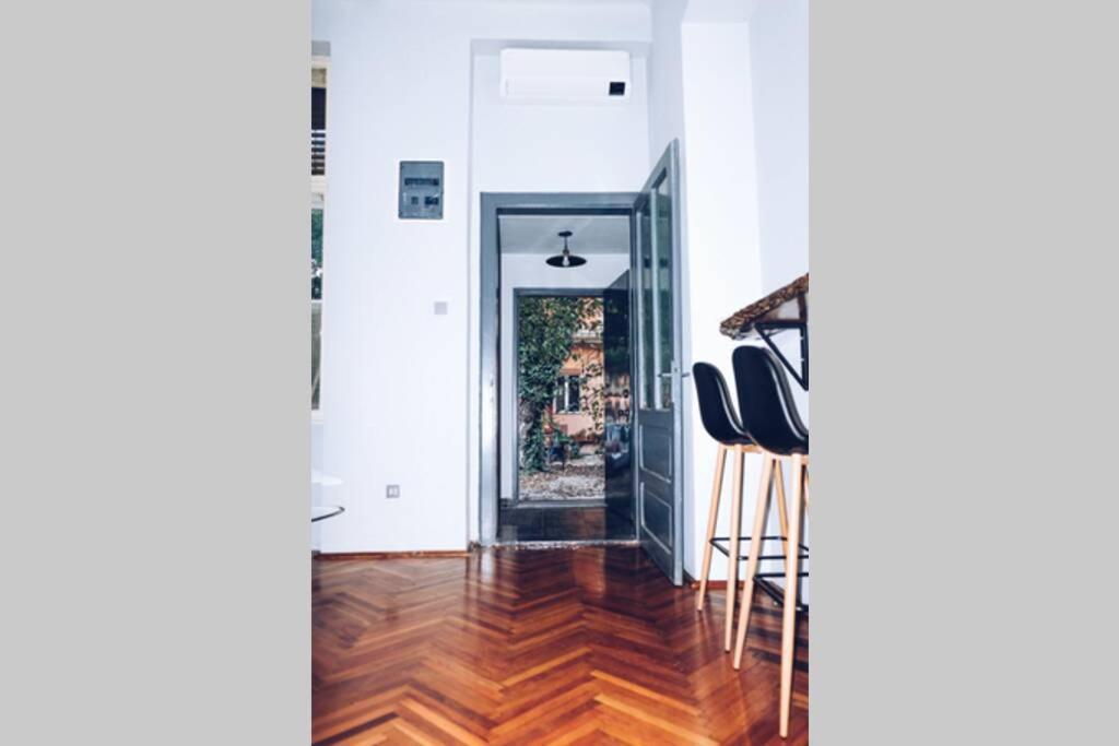 ☆Modern High Ceiling Apartment - Heart Of The City Oradea Eksteriør billede